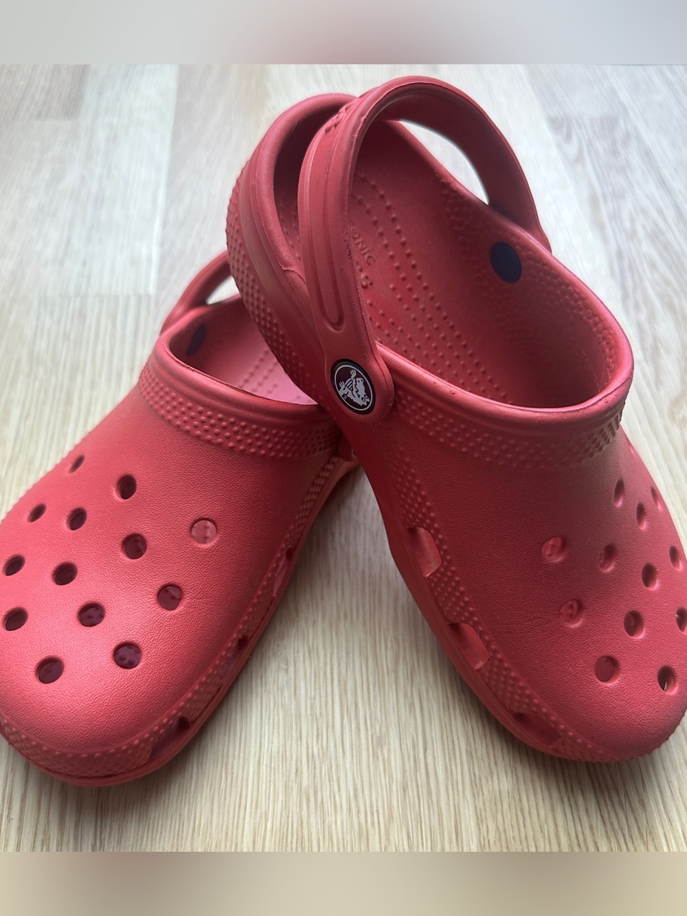 CROCS Classic Kids Clog in Bright Red